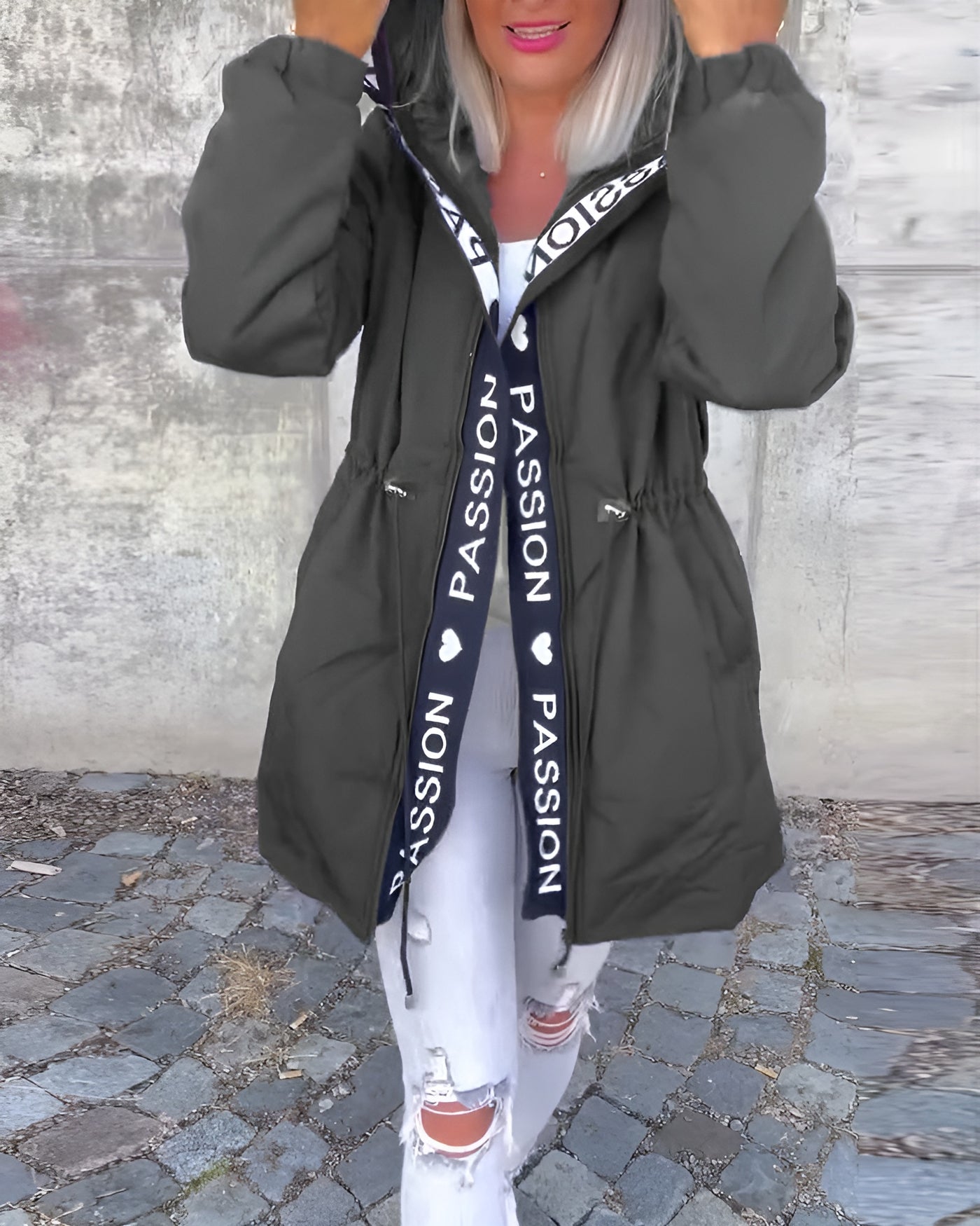 Juana | Abrigo casual con capucha y estampado de letras