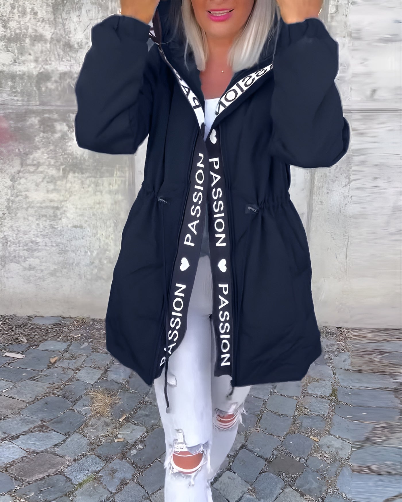 Juana | Abrigo casual con capucha y estampado de letras