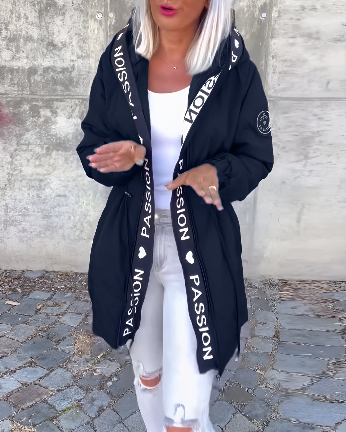 Juana | Abrigo casual con capucha y estampado de letras