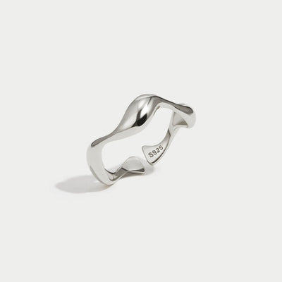 Anillo de ondas de plata