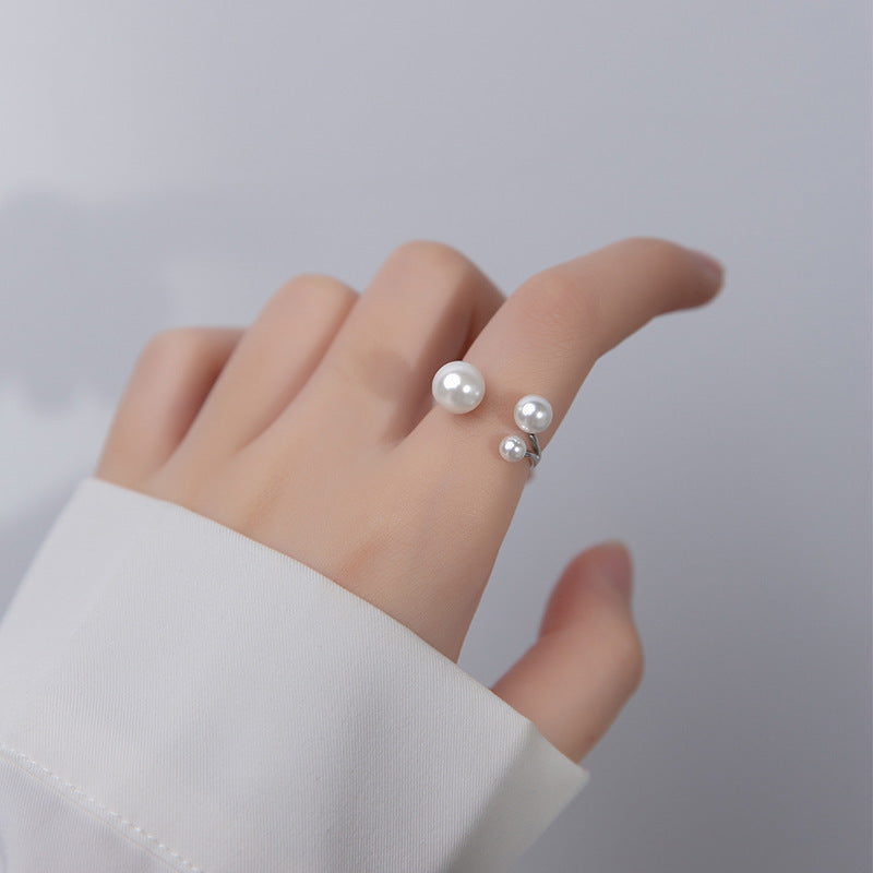 Anillo ajustable en perlas de agua dulce triple