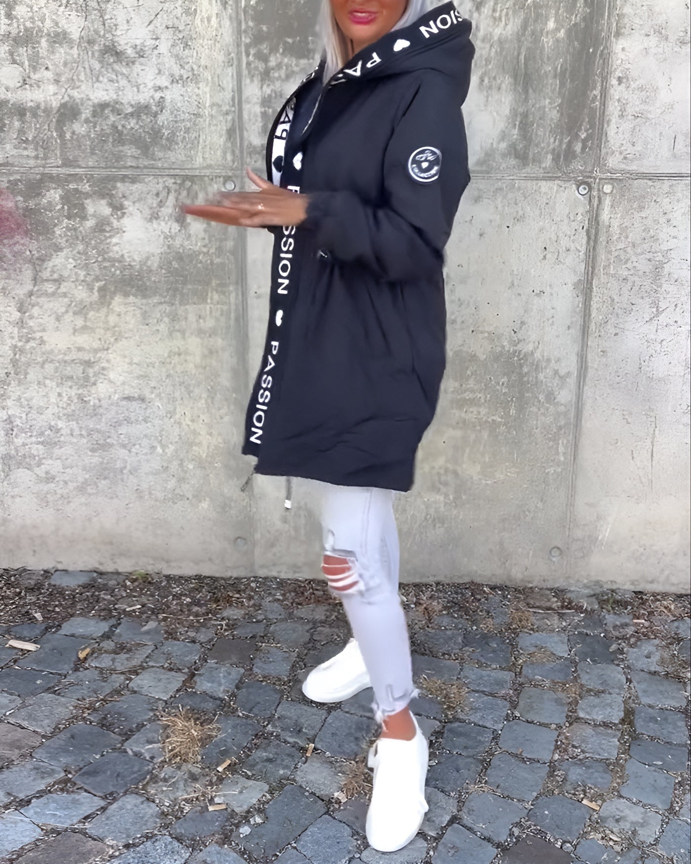 Juana | Abrigo casual con capucha y estampado de letras