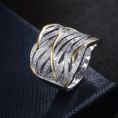 Anillo retorcido elegante de múltiples capas