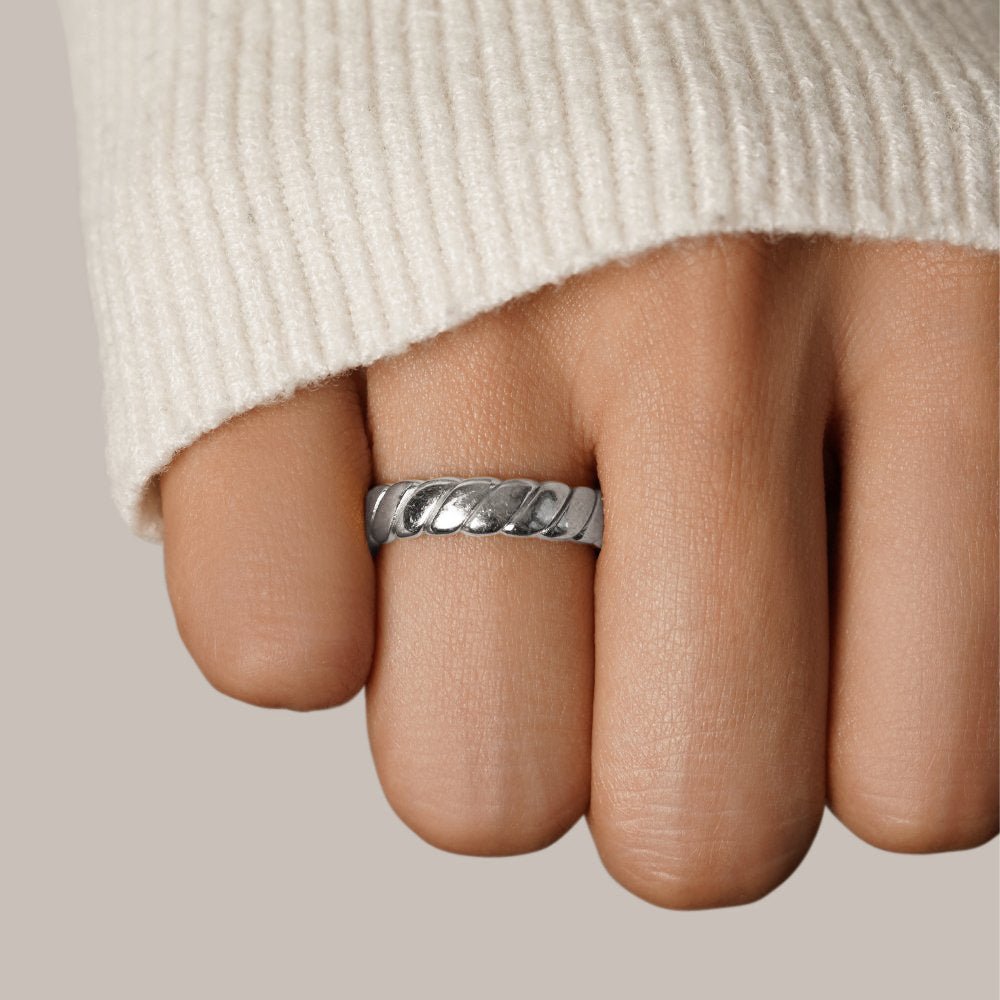 Anillo de Plata Infinito Torcido Calira