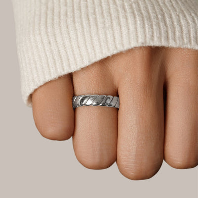 Anillo de Plata Infinito Torcido Calira