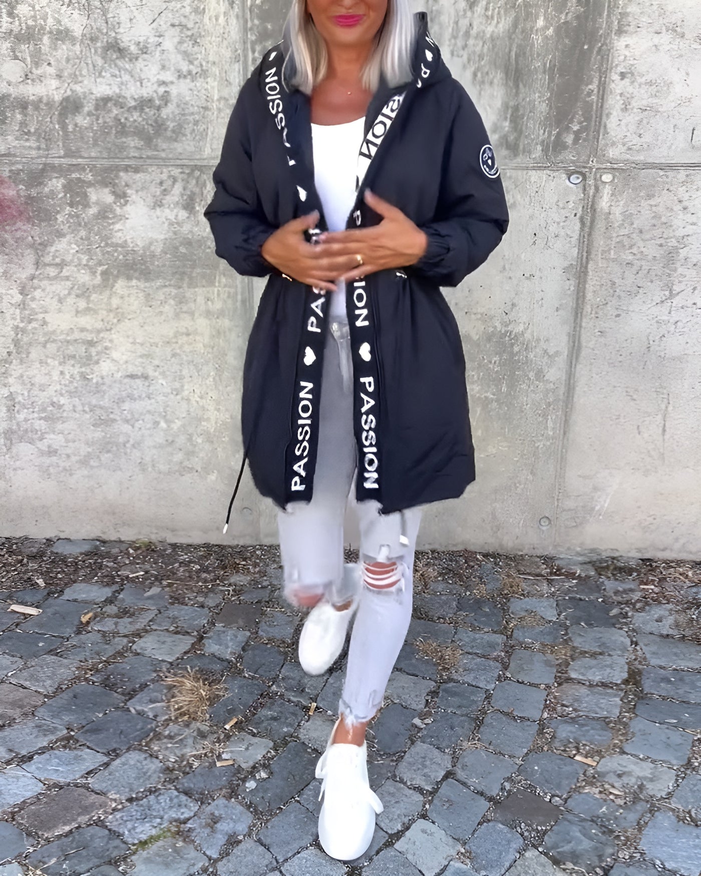 Juana | Abrigo casual con capucha y estampado de letras