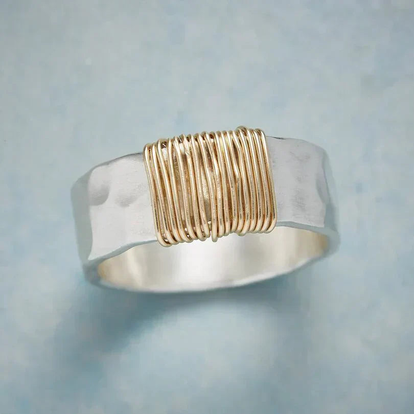 Anillo de Hilos Boho Dorado